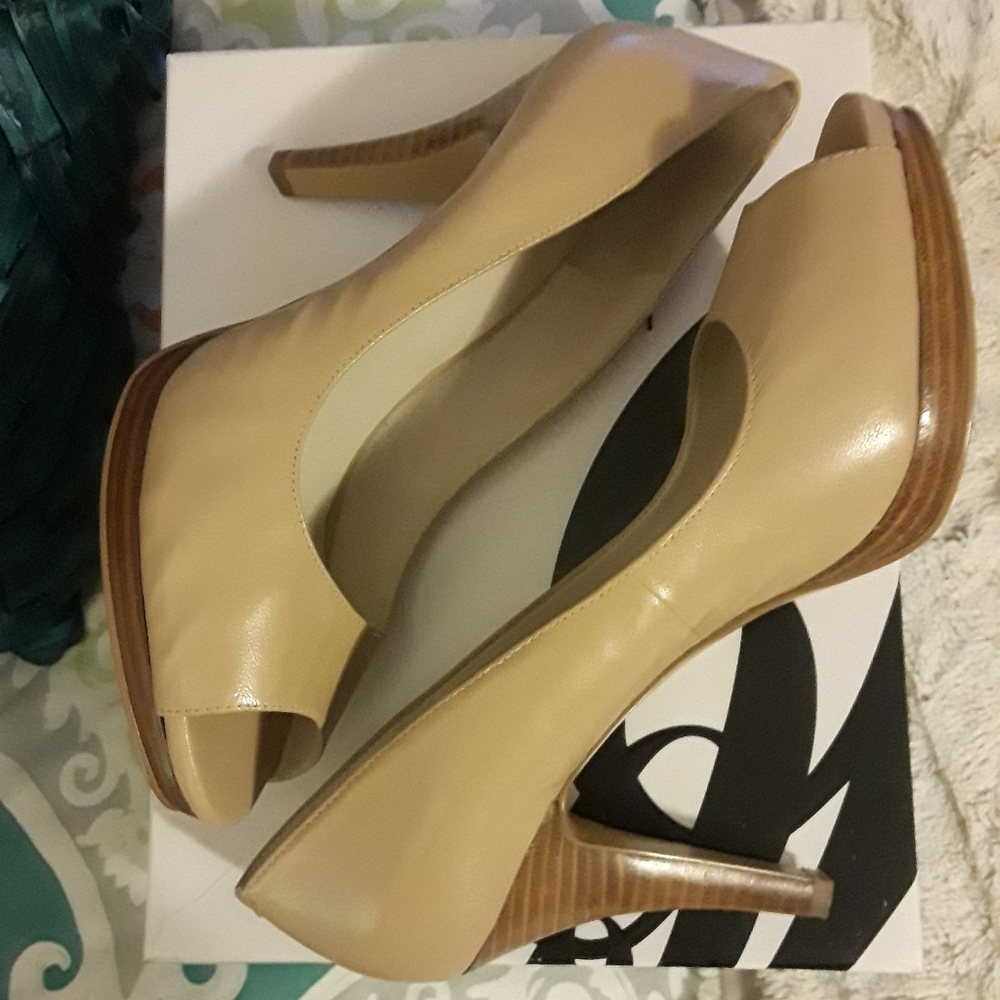 Nine west nude peep toe heels